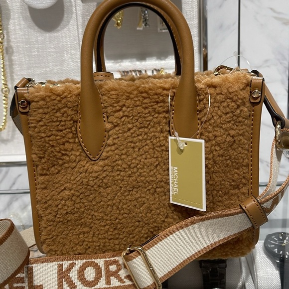 Michael Kors Mirella Extra-Small Sherpa XS SHOPPER XBODY
SHEARLING Crossbody TZ - Picture 15 of 16